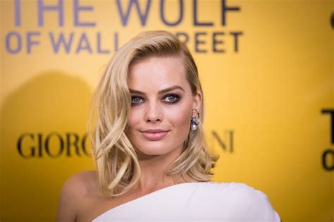 margot robbie pelada|Margot Robbie Chose to Go Nude in Wolf of Wall Street, She Says